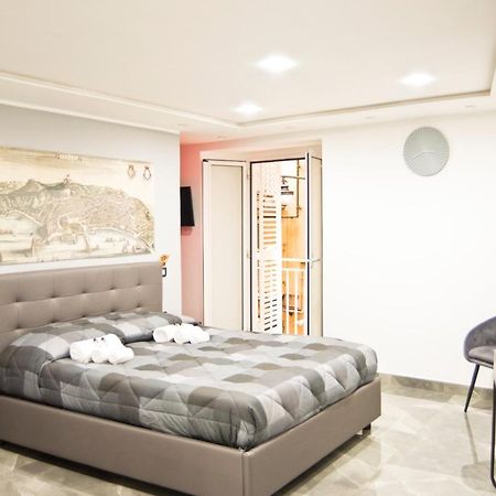 Suite Napoli Sotterranea Con Jacuzzi Екстериор снимка