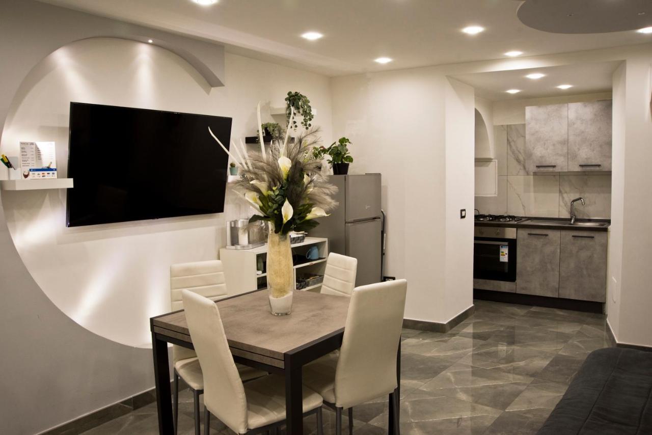 Suite Napoli Sotterranea Con Jacuzzi Екстериор снимка