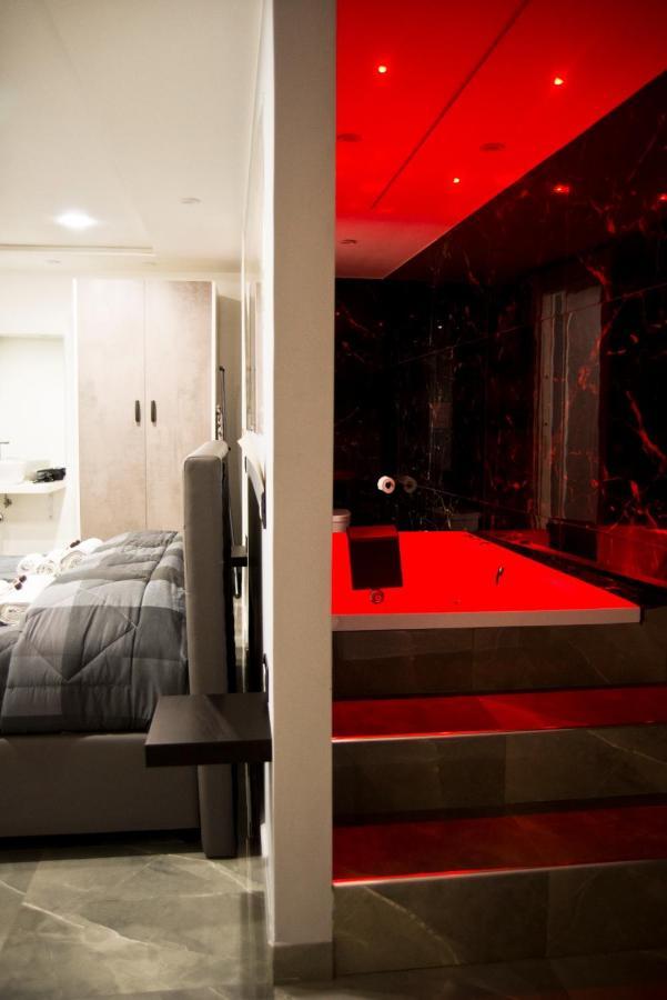 Suite Napoli Sotterranea Con Jacuzzi Екстериор снимка