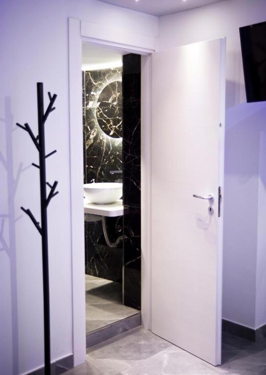 Suite Napoli Sotterranea Con Jacuzzi Екстериор снимка