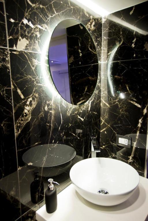 Suite Napoli Sotterranea Con Jacuzzi Екстериор снимка
