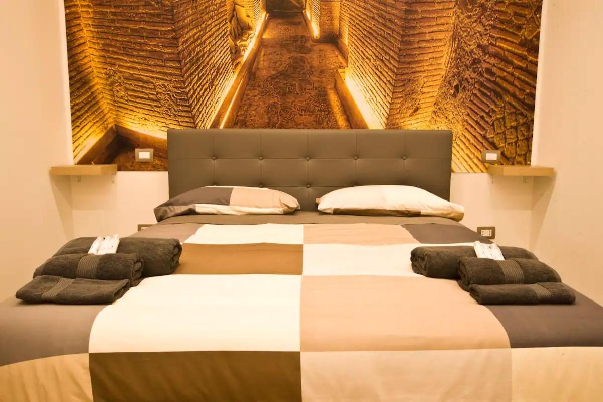 Suite Napoli Sotterranea Con Jacuzzi Екстериор снимка