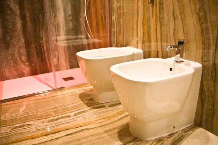 Suite Napoli Sotterranea Con Jacuzzi Екстериор снимка