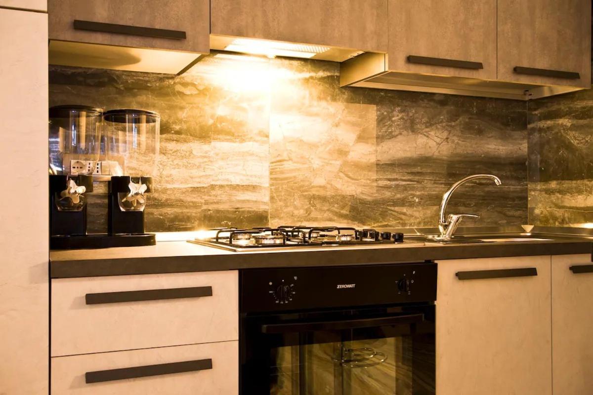 Suite Napoli Sotterranea Con Jacuzzi Екстериор снимка