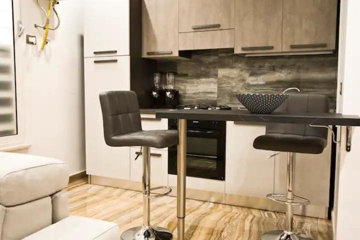 Suite Napoli Sotterranea Con Jacuzzi Екстериор снимка